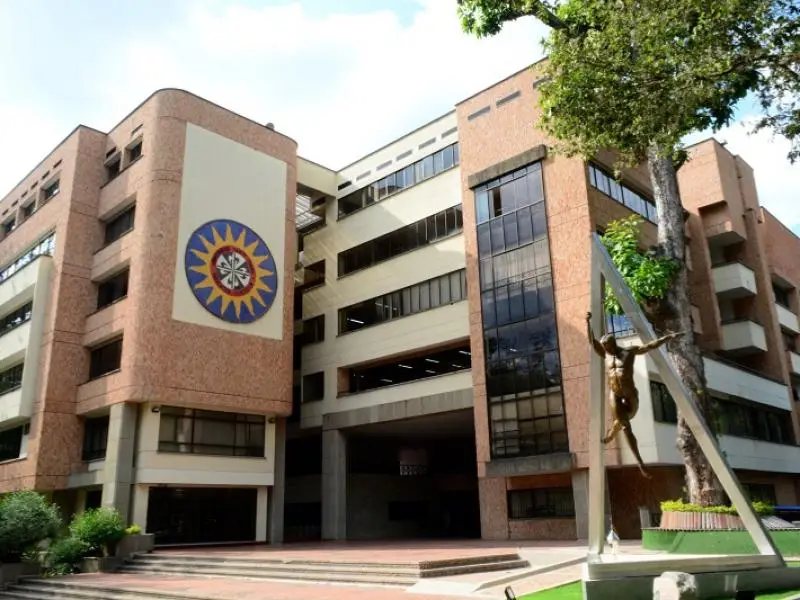 Universidad Santo Tomás